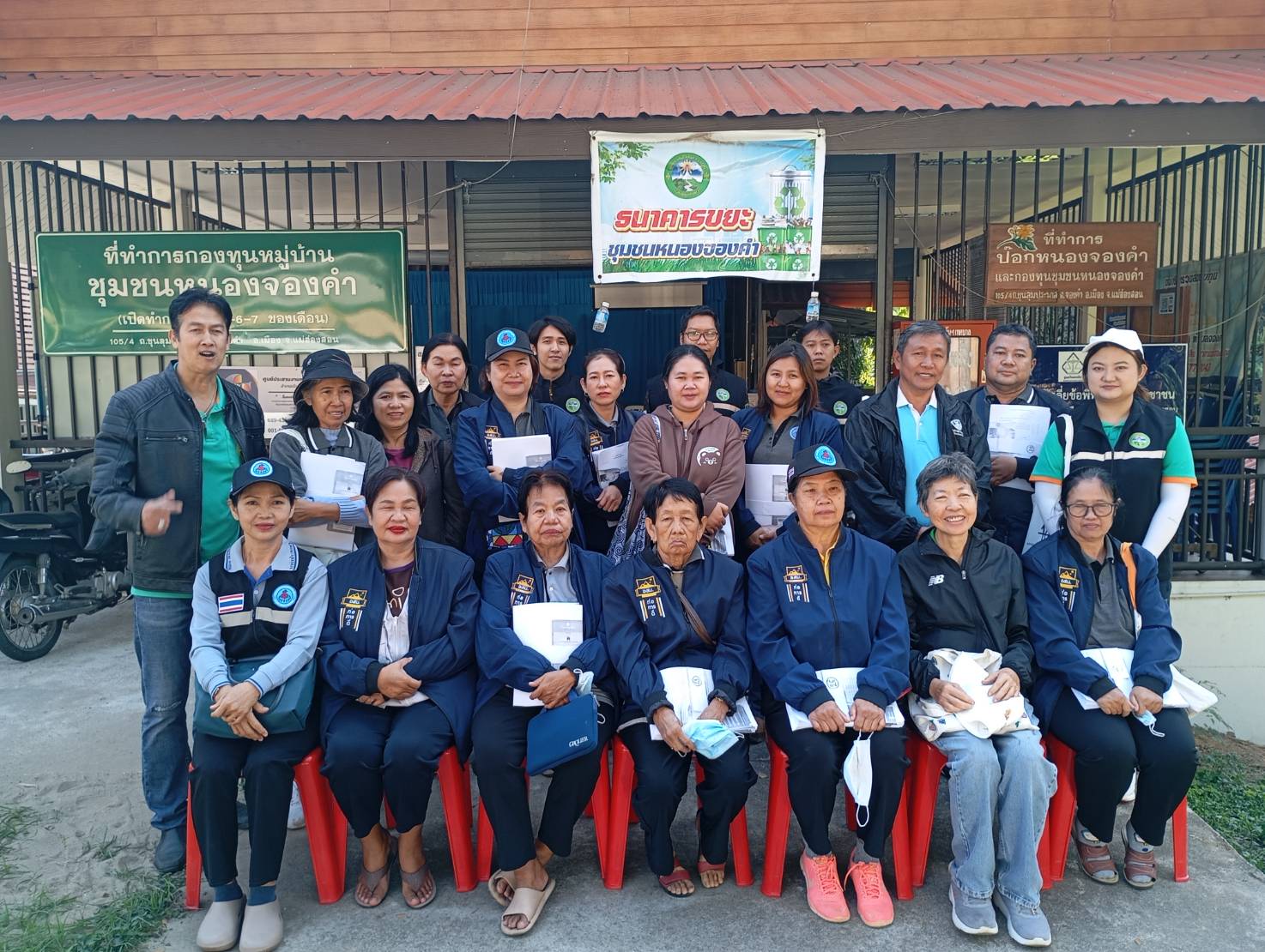 เทศบาลเมืองแม่ฮ่องสอนจัดกิจกรรมเดินเคาะประตูบ้าน ส่งเสริมการจัดการสิ่งแวดล้อมชุมชน